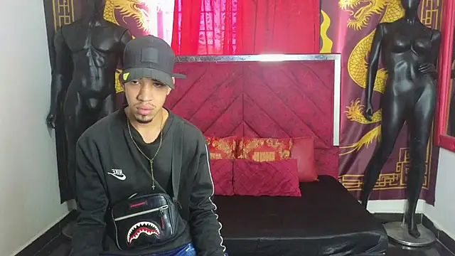 Latin Duo13 online show from November 26, 2025, 7:37 pm