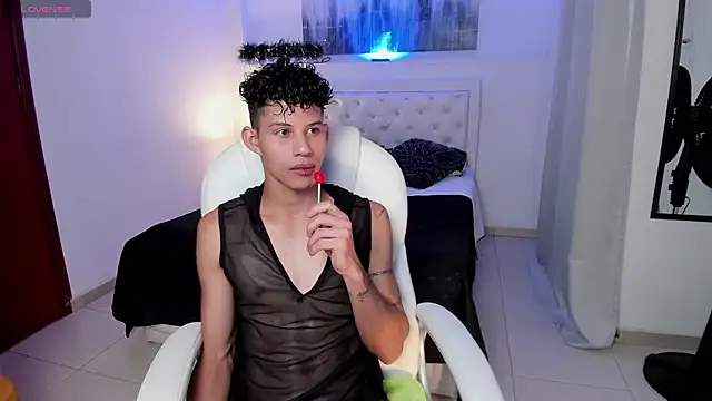 Snapshot of KamiSuarez chatting on February 25, 2026, 6:39 pm KamiSuarez online show from February 25, 2026, 6:39 pm