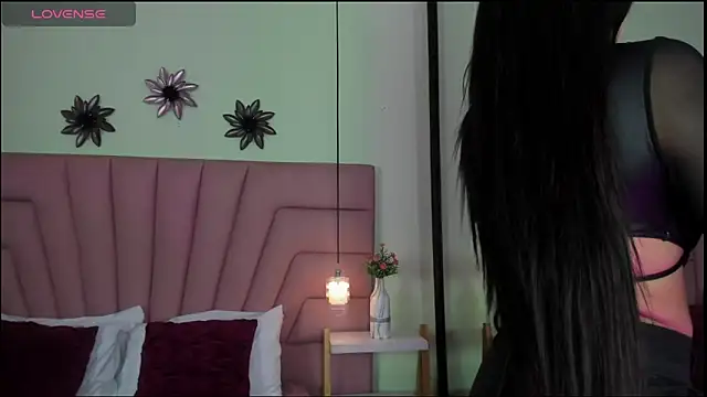 Kim Luna1 online show from May 8, 2026, 3:56 am