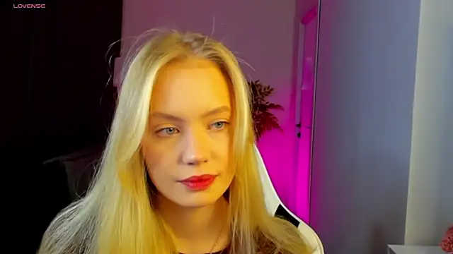 Melanie Ryer online show from November 6, 2025, 1:17 am