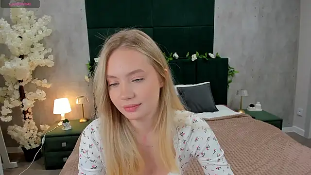 Melanie Ryer online show from November 14, 2025, 11:35 pm