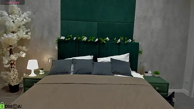 Melanie Ryer online show from November 28, 2025, 12:57 am