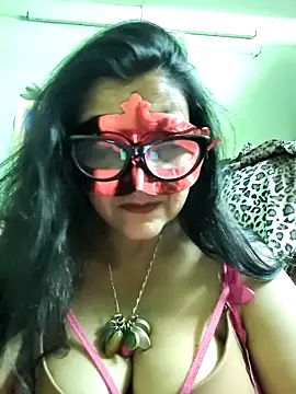 Snapshot of LOVE__RANI chatting on March 9, 2026, 6:23 pm LOVE RANI online show from March 9, 2026, 6:23 pm