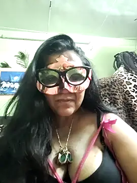 Snapshot of LOVE__RANI chatting on April 15, 2026, 7:15 am LOVE RANI online show from April 15, 2026, 7:15 am