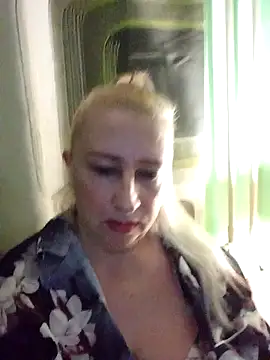 Esenia505 online show from December 1, 2025, 4:17 am