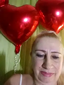 Snapshot of Esenia505 chatting on February 17, 2026, 4:20 am Esenia505 online show from February 17, 2026, 4:20 am