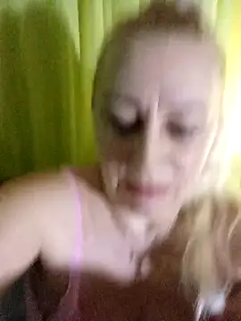 Snapshot of Esenia505 chatting on February 18, 2026, 4:30 am Esenia505 online show from February 18, 2026, 4:30 am