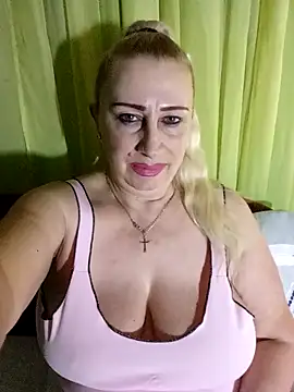 Snapshot of Esenia505 chatting on February 21, 2026, 7:59 pm Esenia505 online show from February 21, 2026, 7:59 pm