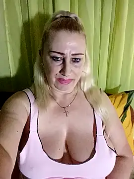 Snapshot of Esenia505 chatting on February 23, 2026, 4:37 pm Esenia505 online show from February 23, 2026, 4:37 pm