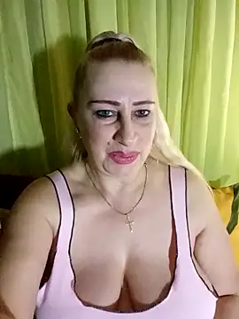 Snapshot of Esenia505 chatting on February 24, 2026, 5:05 am Esenia505 online show from February 24, 2026, 5:05 am