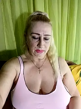 Snapshot of Esenia505 chatting on February 28, 2026, 7:42 am Esenia505 online show from February 28, 2026, 7:42 am