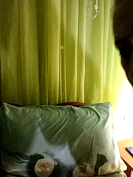 Snapshot of Esenia505 chatting on March 16, 2026, 9:35 am Esenia505 online show from March 16, 2026, 9:35 am