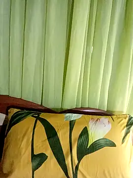 Snapshot of Esenia505 chatting on March 24, 2026, 3:28 pm Esenia505 online show from March 24, 2026, 3:28 pm