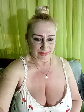 Esenia505 online show from May 3, 2026, 3:40 pm