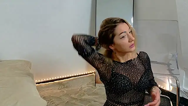 Ammelia  online show from November 3, 2025, 6:36 am