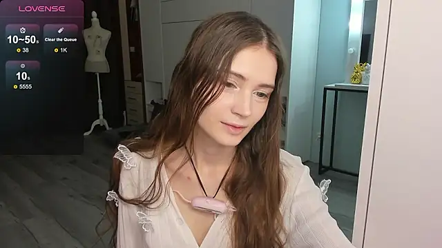 Hana Flo  online show from February 2, 2026, 2:27 pm