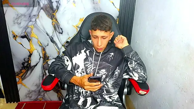 The latin boy online show from January 7, 2026, 4:15 am