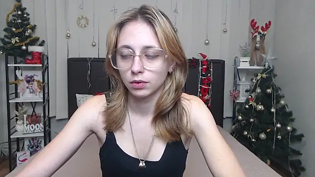 TracyLll online show from January 8, 2026, 6:37 am