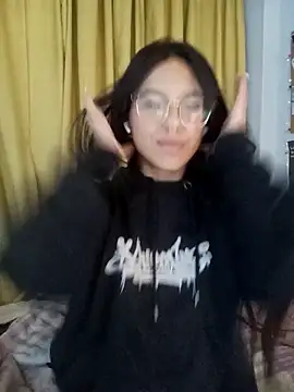 Snapshot of Skay_bluee chatting on November 16, 2025, 6:08 am Skay bluee online show from November 16, 2025, 6:08 am