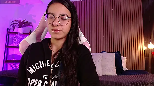 Snapshot of Skay_bluee chatting on December 2, 2025, 2:12 pm Skay bluee online show from December 2, 2025, 2:12 pm