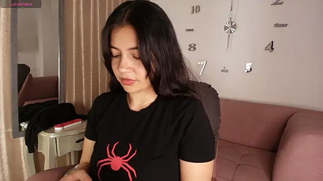 KamyGlam online show from February 10, 2026, 8:02 pm