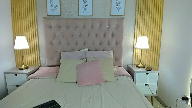 KamyGlam online show from June 10, 2026, 8:19 pm