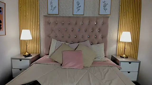 KamyGlam online show from June 13, 2026, 8:18 pm