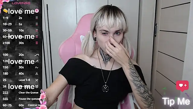 ElixabetANG online show from November 12, 2025, 7:13 pm