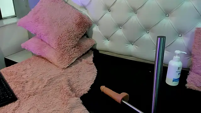 Snapshot of Cristinawhite chatting on December 1, 2025, 8:03 pm Cristinawhite online show from December 1, 2025, 8:03 pm