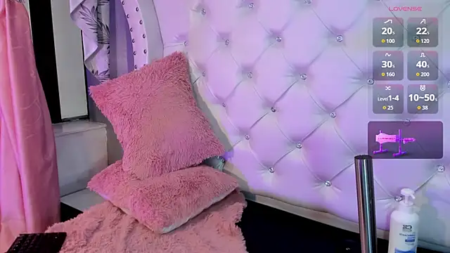 Snapshot of Cristinawhite chatting on December 18, 2025, 7:53 pm Cristinawhite online show from December 18, 2025, 7:53 pm