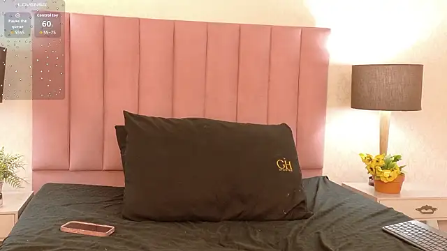 Alanagh  online show from March 18, 2026, 7:39 pm