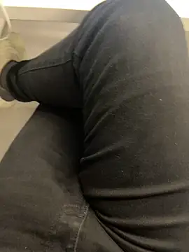 LeoBlaze13 online show from December 18, 2025, 12:06 am