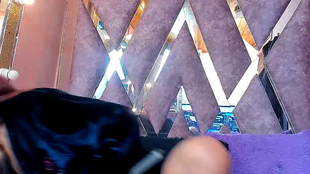 Snapshot of TIFANYYDIAZZ chatting on December 17, 2025, 8:37 pm TIFANYYDIAZZ online show from December 17, 2025, 8:37 pm