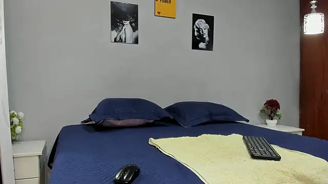 sexynova 93 online show from April 28, 2026, 7:08 pm