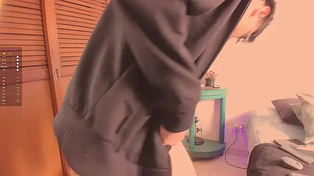 estmonnn online show from November 18, 2025, 3:38 pm