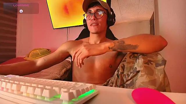 Emilio Rhys online show from November 21, 2025, 6:12 am