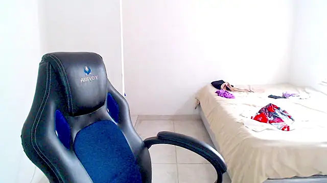 blumblum333 online show from November 5, 2025, 8:20 pm