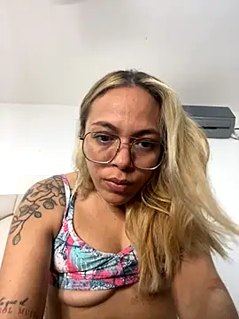 Baby Flame online show from November 10, 2025, 5:23 pm