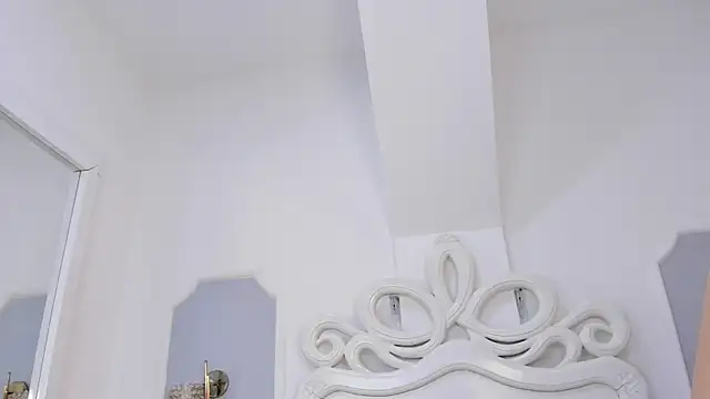 roxana scott1 online show from March 6, 2026, 3:36 am