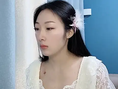 Snapshot of ella55-- chatting on December 1, 2025, 1:10 am ella55-- online show from December 1, 2025, 1:10 am