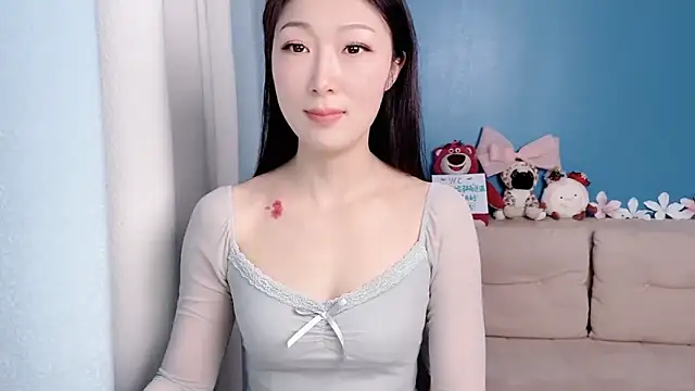 Snapshot of ella55-- chatting on February 24, 2026, 10:02 am ella55-- online show from February 24, 2026, 10:02 am