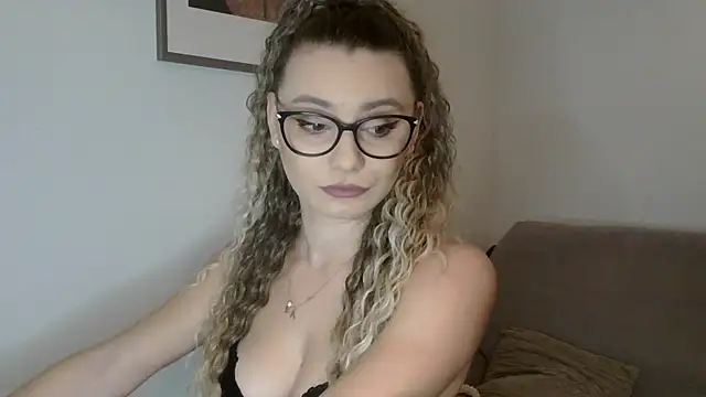 Snapshot of AlessiaCreed chatting on October 29, 2025, 9:49 pm AlessiaCreed online show from October 29, 2025, 9:49 pm