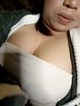 julybe online show from March 4, 2026, 5:41 pm