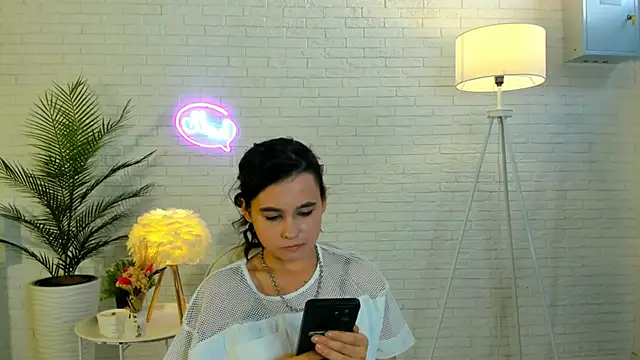 Snapshot of DinahLumb chatting on October 30, 2025, 12:39 pm DinahLumb online show from October 30, 2025, 12:39 pm