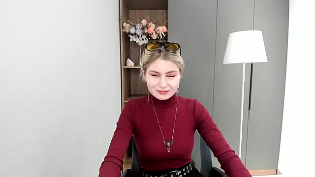 Snapshot of ShaunnaMachacek chatting on November 1, 2025, 5:42 am ShaunnaMachacek online show from November 1, 2025, 5:42 am