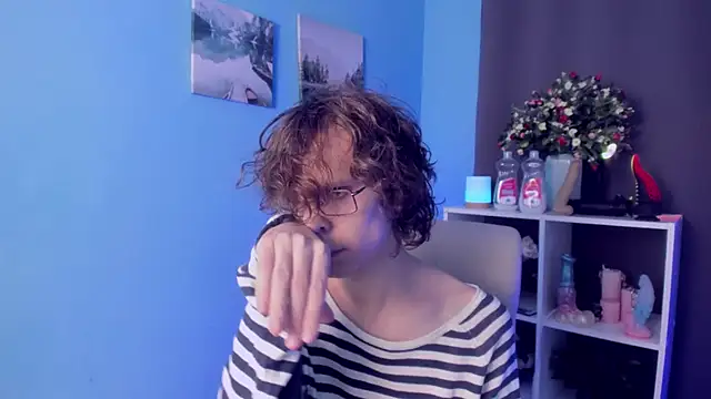 Snapshot of LeoBensyten chatting on November 1, 2025, 8:55 pm LeoBensyten online show from November 1, 2025, 8:55 pm