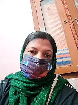 pujapujarrrr online show from October 29, 2025, 3:58 pm