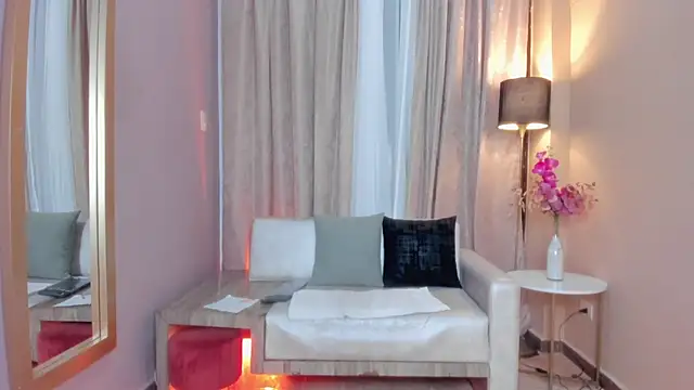 HannaaWells online show from November 27, 2025, 5:59 pm