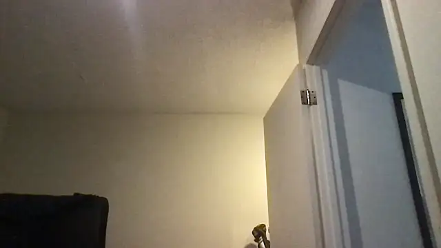 ezrah23 online show from April 5, 2026, 9:23 pm