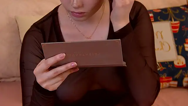 VickiBanx online show from December 18, 2025, 4:18 am